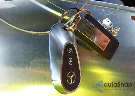 2025 Mercedes-Benz Glc 300 Suv z USA, uszkodzony, nr VIN W1NKM4GB9SF394246